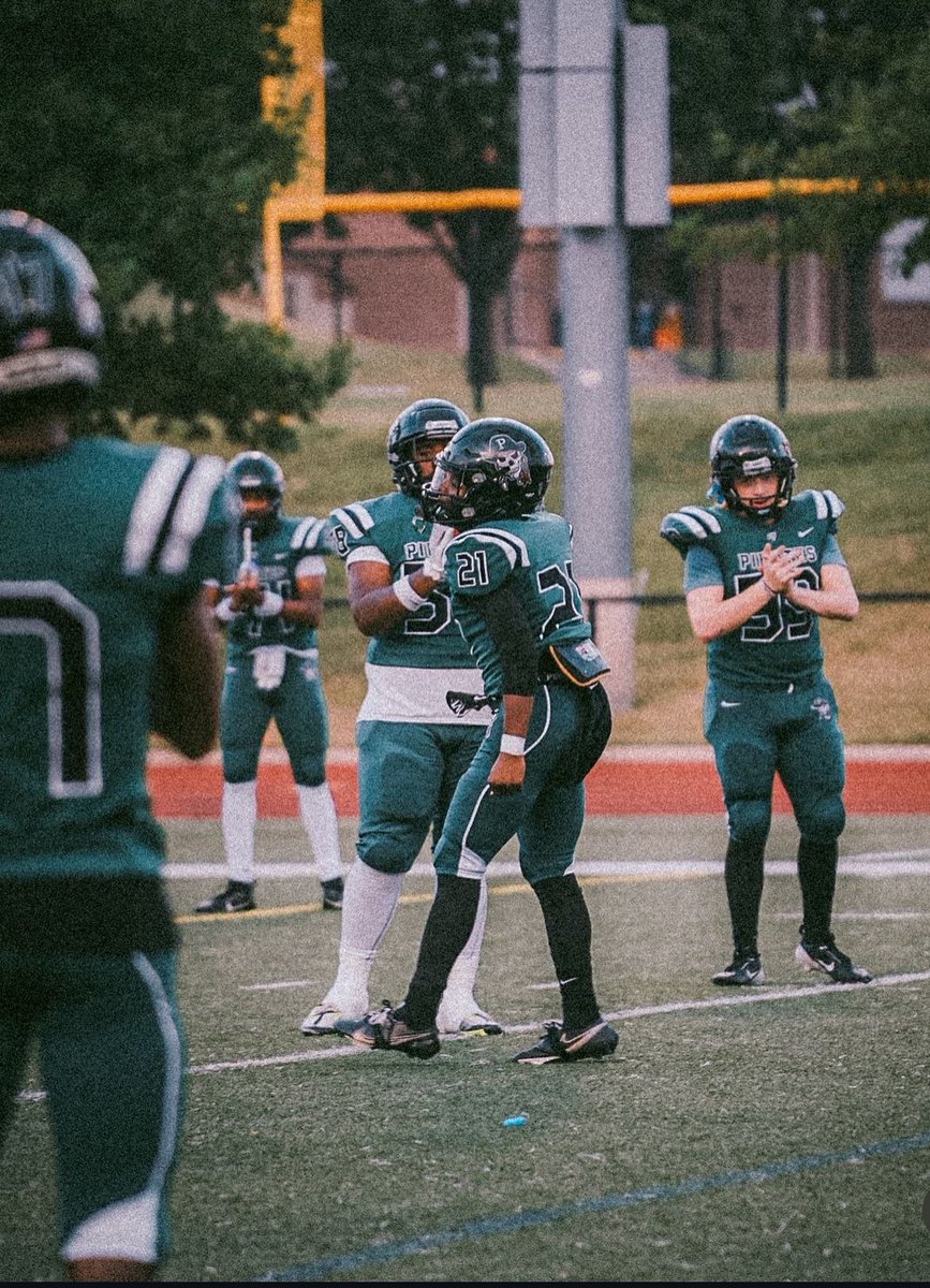 larryupnext_'s tweet image. Junior szn hughlights
@JPRockMO @PHSCoachSmith @PrepRedzoneMO @6starfootballMO 
hudl.com/v/2R6GJ8