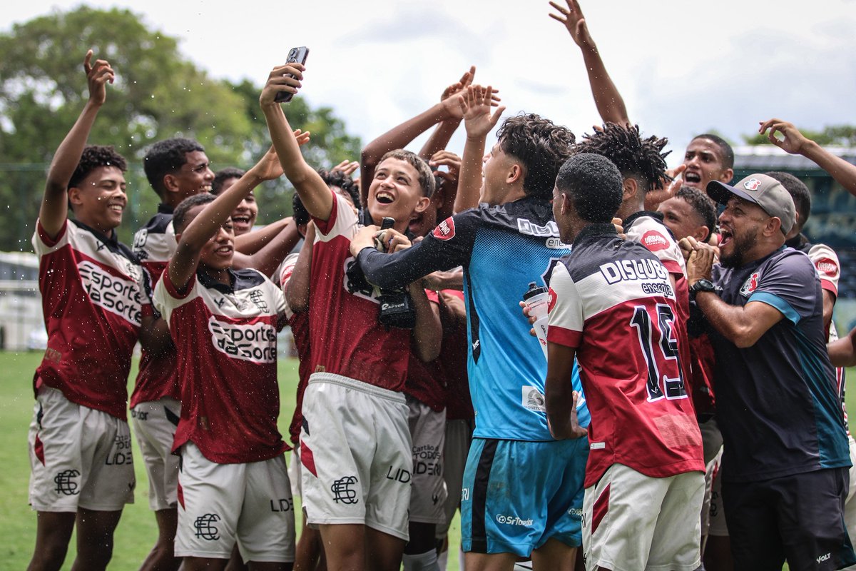 SantaCruzdeBase's tweet photo. #Sub15 | Nesta terça-feira (03), o Santa Cruz ganhou do Náutico pelo placar de 1x0, em jogo válido pela disputa da Aldeia Cup, que está sendo disputada no CT do Retrô. O gol da Cobra Coral foi marcado por João. ⚫⚪🔴

📸: @fotografaevelyn https://t.co/SddDtPaKro