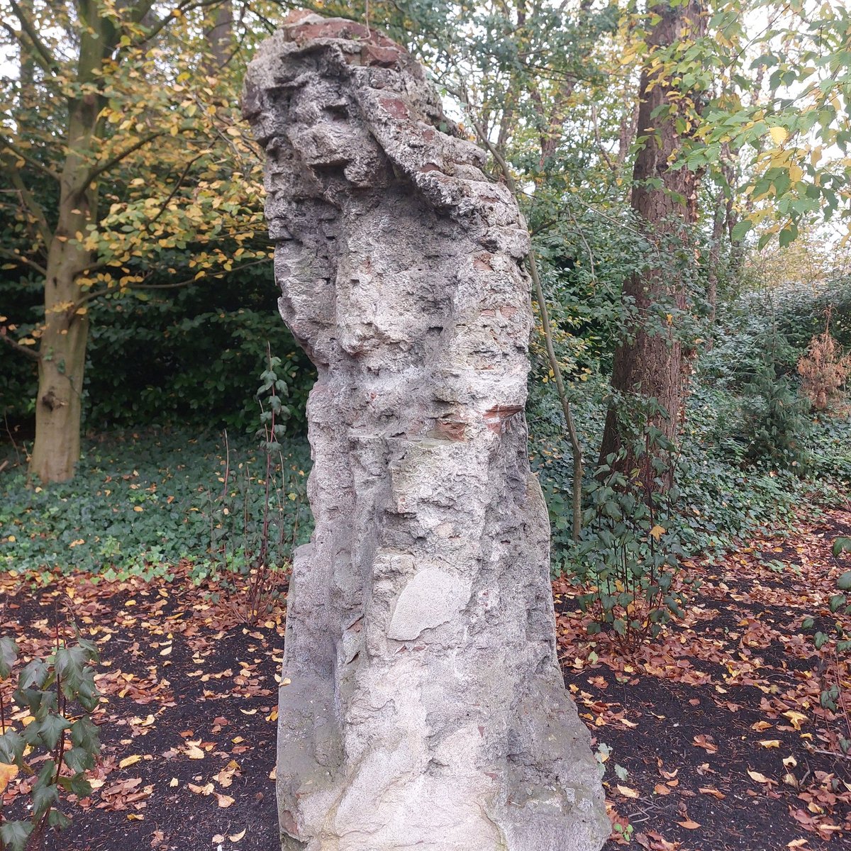 overblijfselen van een voormalige efteling tweet media