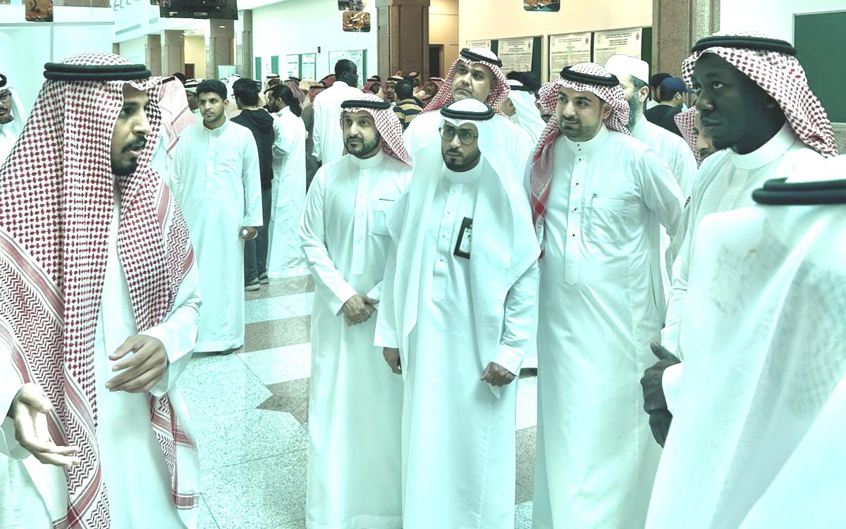 KAU_Math's tweet photo. أقيمت فعالية الملصق العلمي لخريجي برنامج البكالوريوس ب #قسم_الرياضيات في #كلية_العلوم (شطر الطلاب) بحضور عميد الكلية د. سلمان هوساوي ووكلاء الكلية ورئيس القسم وبعض أعضاء هيئة التدريس حيث تم عرض الملصقات العلمية للطلاب المشاركين https://t.co/apWslvXyQQ