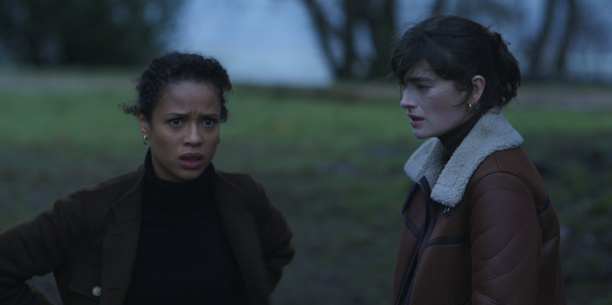 DEADLINE's tweet image. Season 2 of psychological thriller series ‘Surface,’ starring and executive produced by Gugu Mbatha-Raw, will return to Apple TV+ on February 21. 

First-look images below and more details on the upcoming season here: tinyurl.com/mzy7fh8w