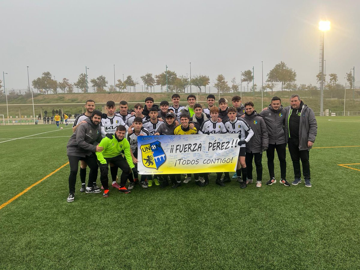 📸 El fin de semana nos dejó una maravillosa imagen.

Sergio Pérez, ya recuperado, de vuelta en El Rabal para animar a su equipo.

#LaUnionHaceLaFuerza 🤍🖤