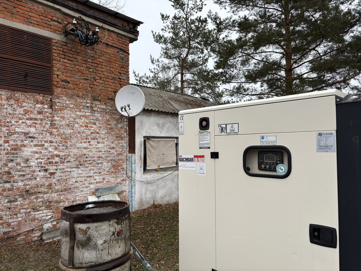 AradBenkoe's tweet photo. In Valky @Hilfswerk_Intl runs a help point for the elderly and children, a powerful generator makes sure that the city‘s inhabitants get water and the social center where IDPs are housed has a new heating system installed 🇦🇹🤝🇺🇦 https://t.co/pUfp4EoQMp