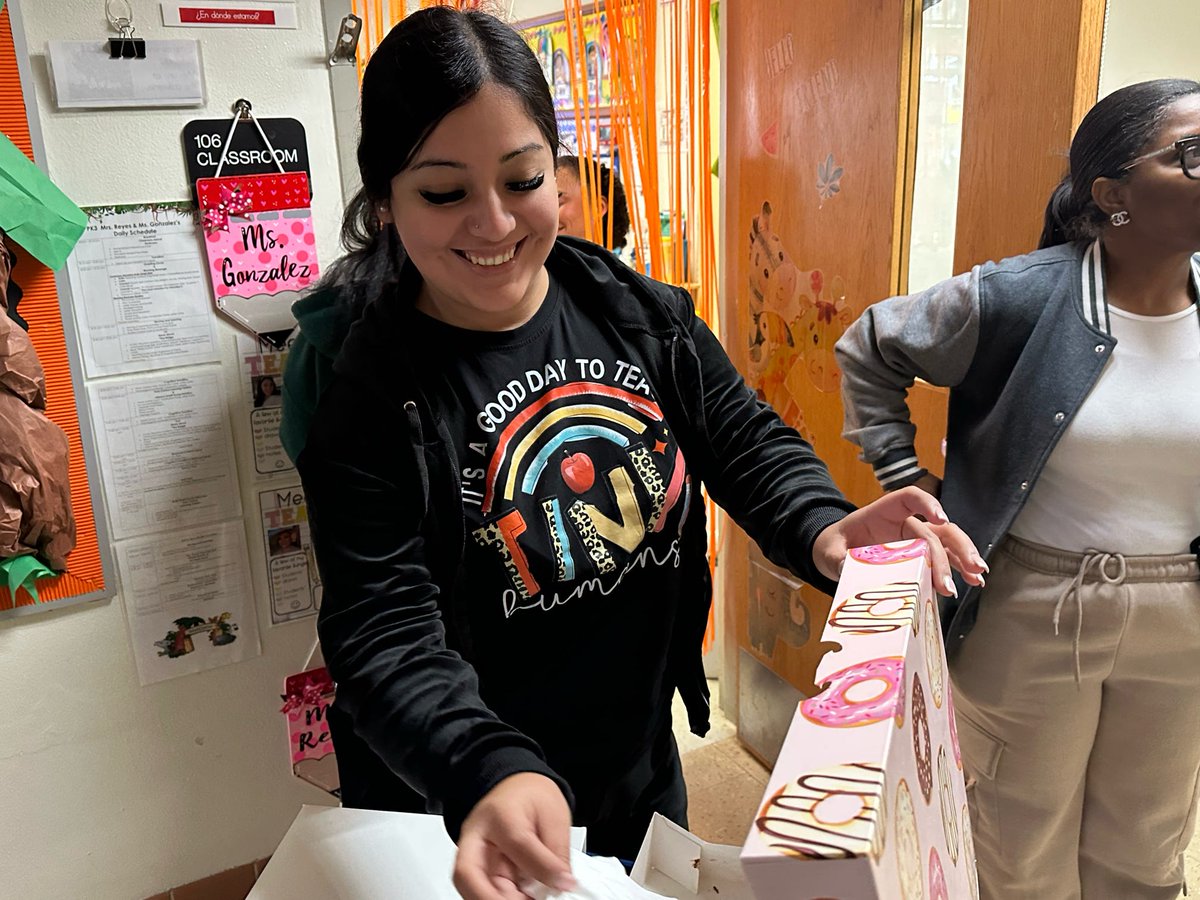 BurlesonDISD's tweet photo. "Big thanks to our amazing A-Team for the donuts ๐ฉ and letting us stay cozy in sweats on this chilly day back from Thanksgiving break! ๐ฅถ๐ We are so thankful for all you do! #ThankfulTuesday #BackToSchoolVibes #SweatLife" @MHammonds27 https://t.co/Ro2YzLSQCN