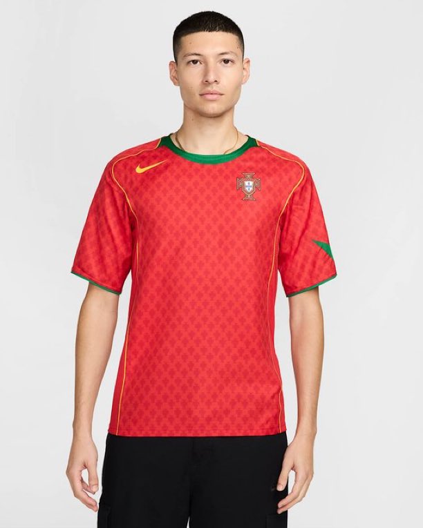 snkr_twitr's tweet photo. AD: Few sizes restocked: Portugal 2004 Reissue Nike Soccer Replica Jersey

Shop -> https://t.co/SxJv9JkKBX https://t.co/BO1jpho1Z2