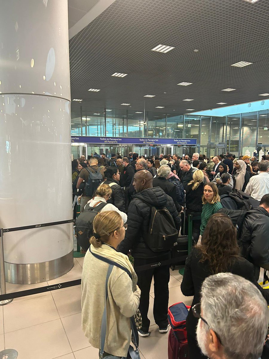 Terryjack1985's tweet photo. @British_Airways Got stuck in this @lisbonairport 

Missed my flight because of this through no fault of my own now I’m stuck here and you won’t help or put me on the next flight. You customer service is a disgrace never flying with you again https://t.co/J7x1OggVTb