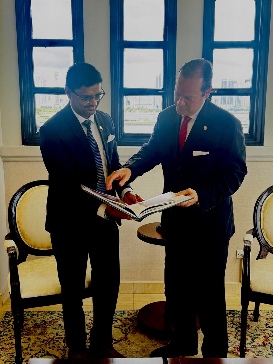 IndiainPanama's tweet photo. 🇮🇳 India Panama 🇵🇦 

|| Meeting the Foreign Minister || 

Ambassador met the Foreign Minister of Panama H.E.  Javier Martinez-Acha  @javierachapma for year end review of bilateral relationship and discussed ways to further propel the institutional linkages and engagements in 2025 https://t.co/vW2FK5fpgA