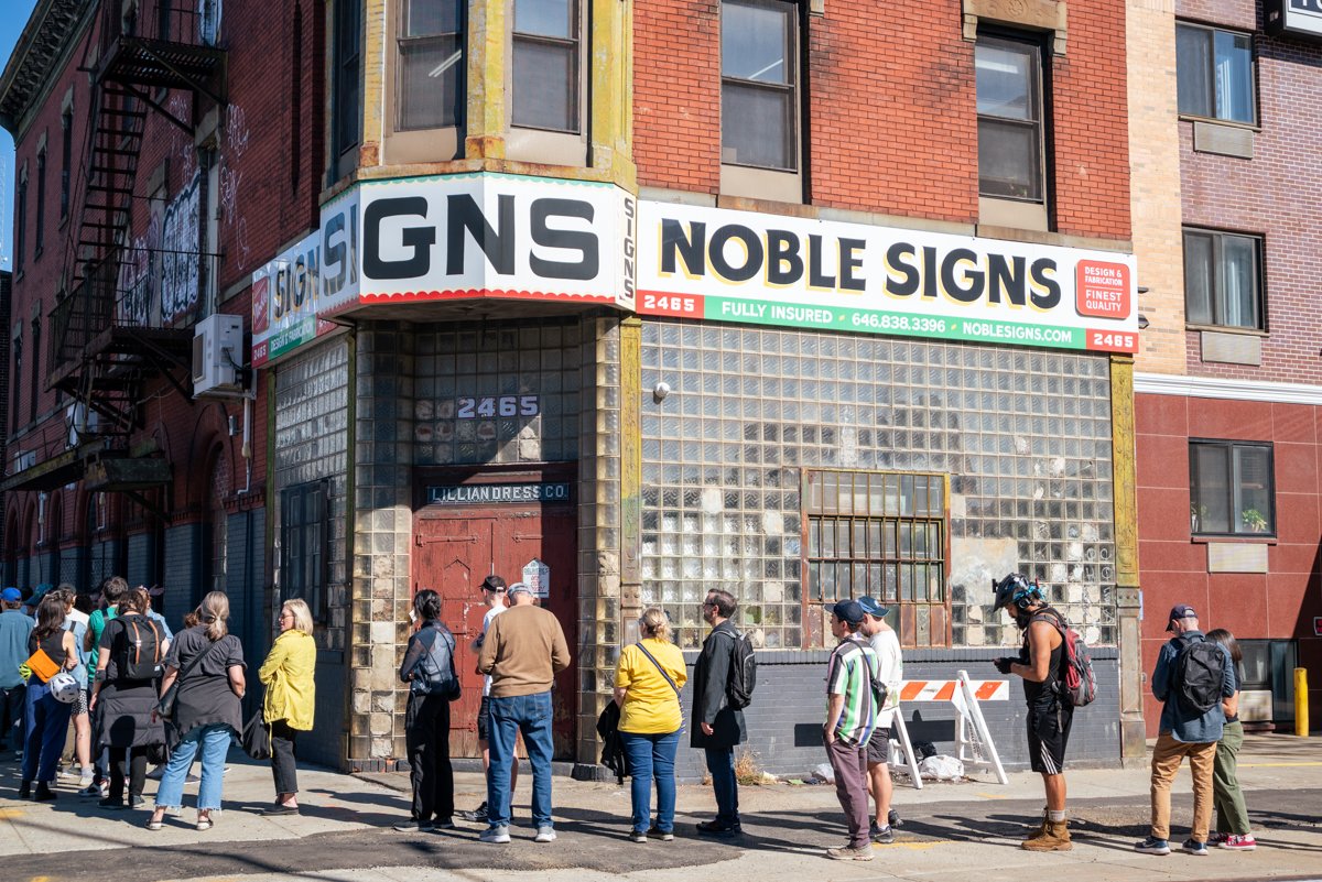 Did OHNY help you explore a new corner of the city this year? Unlock the city for more New Yorkers by making a tax-deductible donation to support our work in 2025:
ohny.org/donate

📸: Noble Signs. Photo: Tiffany Truong.

#GivingTuesday