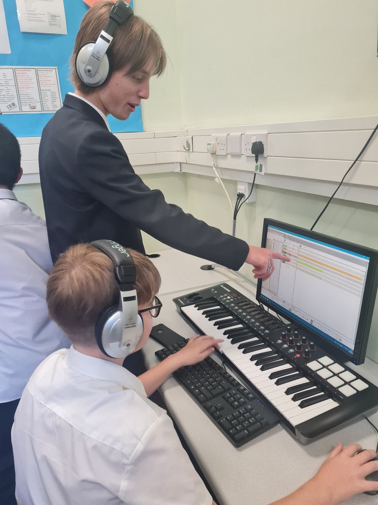 RDigiM's tweet image. We are proud of our dedicated and talented Year 13 student who has spent the past few months assisting as a teaching mentor as part of his Welsh Baccalaureate.

#Reidsdigitalmusic #PropellerheadReason #Reason #MusicEducation #DigitalMusic #MusicMentor #WelshBacc