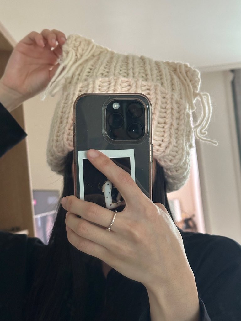 fromis9_item's tweet photo. 241202 디엠 #서연 모자

PLZPROJECT 플리즈프로젝트
PUSSYCAT KNIT HAT, IVORY
₩ 62,000  

https://t.co/dUfBS3Rped

#프로미스나인 #fromis_9 #이서연 #seoyeon https://t.co/3GKU5Rp0wY