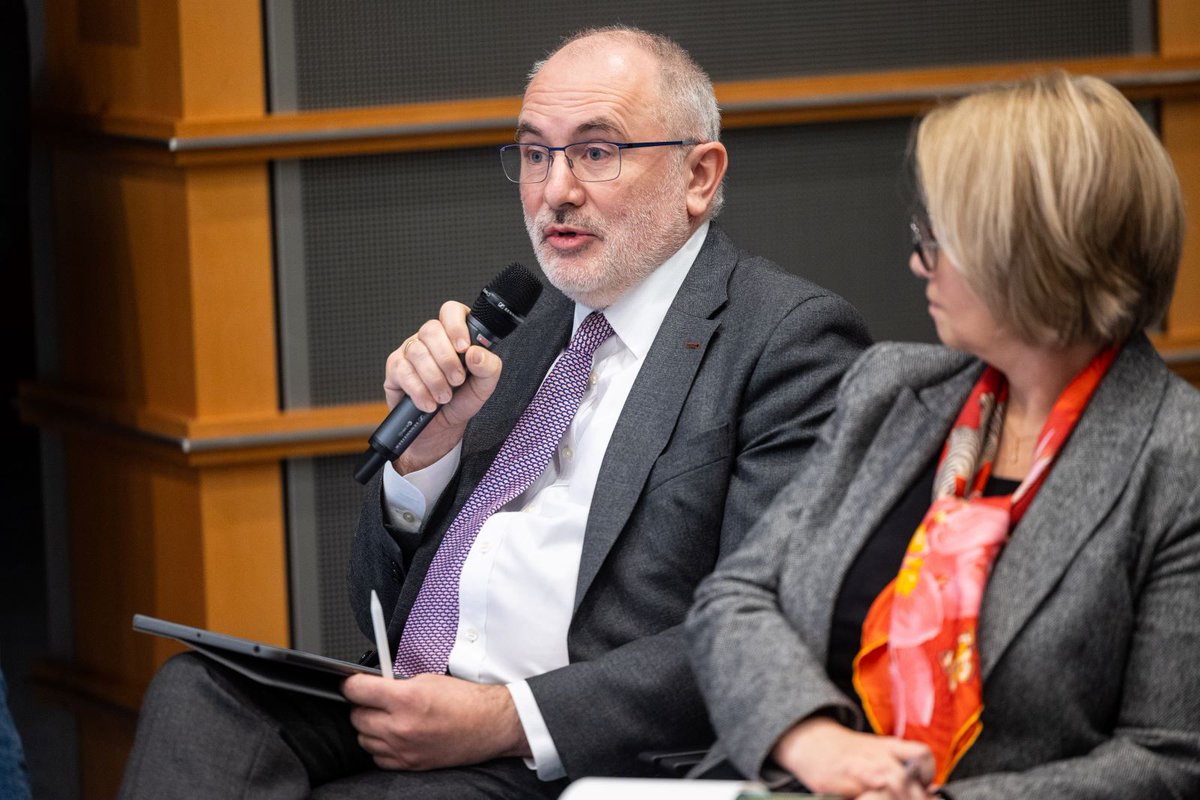 The EU must invest in peacemaking - it's a smart investment that will pay for itself and benefit us all.

This was one of the key messages at the Martti Ahtisaari Legacy Seminar, held in the European Parliament.  #peaceisaquestionofwill #ahtisaarilegacy