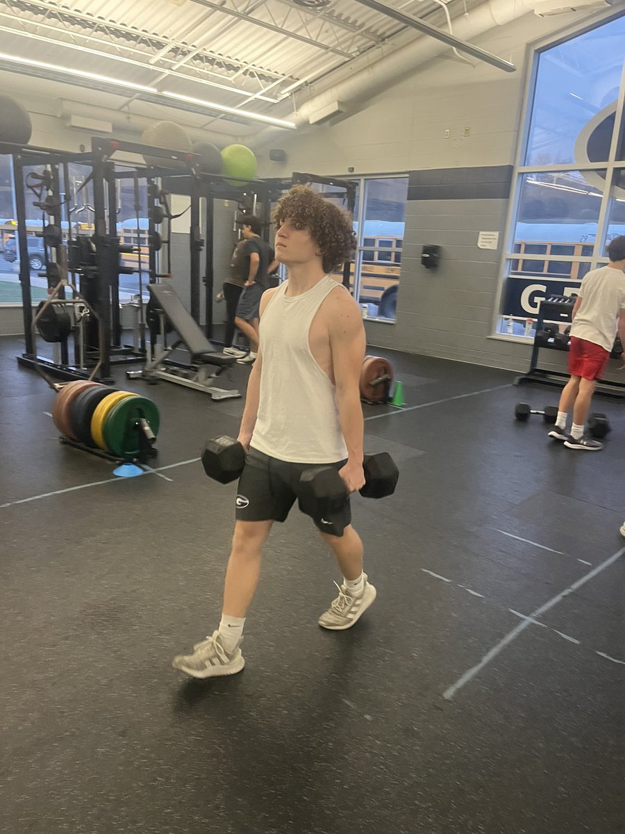 Granville_FB's tweet photo. Finish the workout strong like a Blue Aces!! Everyday is a challenge to compete against yourself.  See everyone on Thursday morning!! https://t.co/nUSrGWzPgs