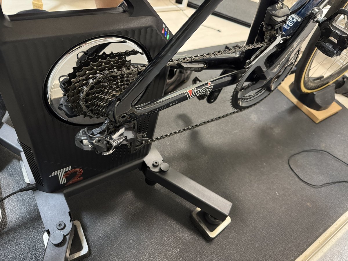 ranserevo's tweet image. ZRL TTT
週末の浦安クリテで落車して全身擦過傷まみれだけど、行けそうだったので参戦！
っと思ったけど、、、辛すぎてラストはゾンビに...🤕

そして、本日からローラーを新調✨
ブラックフライデーで安かったT2！
電源不要でウォームアップ用にも使える👍
#CYCPLUS