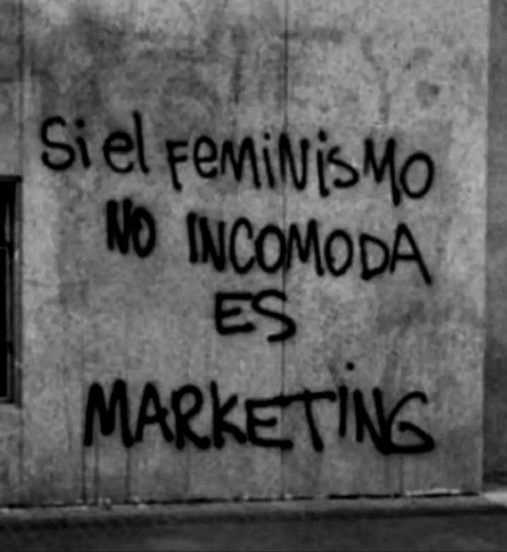 "No estoy convencida de que ganemos algo si imaginamos un grupo de mujeres en el lugar en el que los hombres se sientan hoy alrededor de algún tipo de poder (...)" 1/
#LeamosFeministas