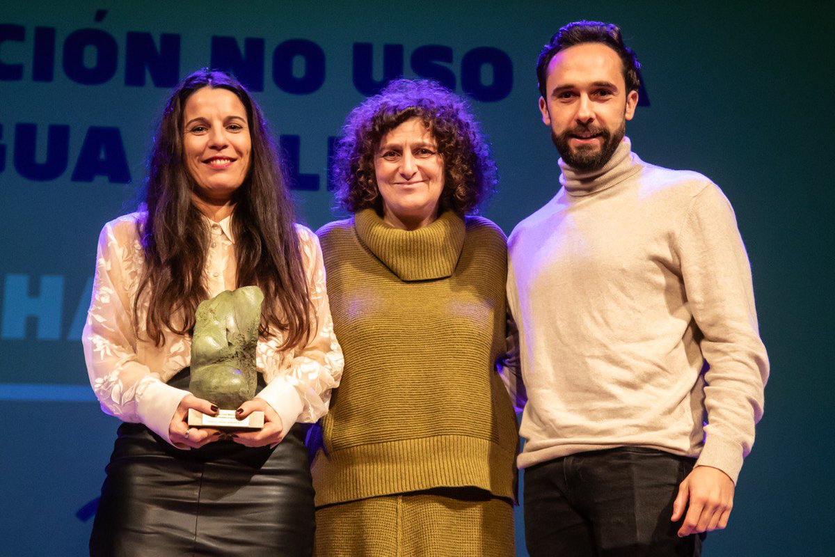 🥇Onte celebrouse a entrega dos XXV Premios Manuel Beiras, baixo o lema “En Galego. Empresa/comercio + intelixente". Parabéns aos gañadores! 👏
👉<a href="/ela_diz/">Ela Diz</a>, na categoría de Uso continuado do galego
👉Toxo Telecom, en Nova incorporación
👉Chichalovers, en Comunicación innovadora