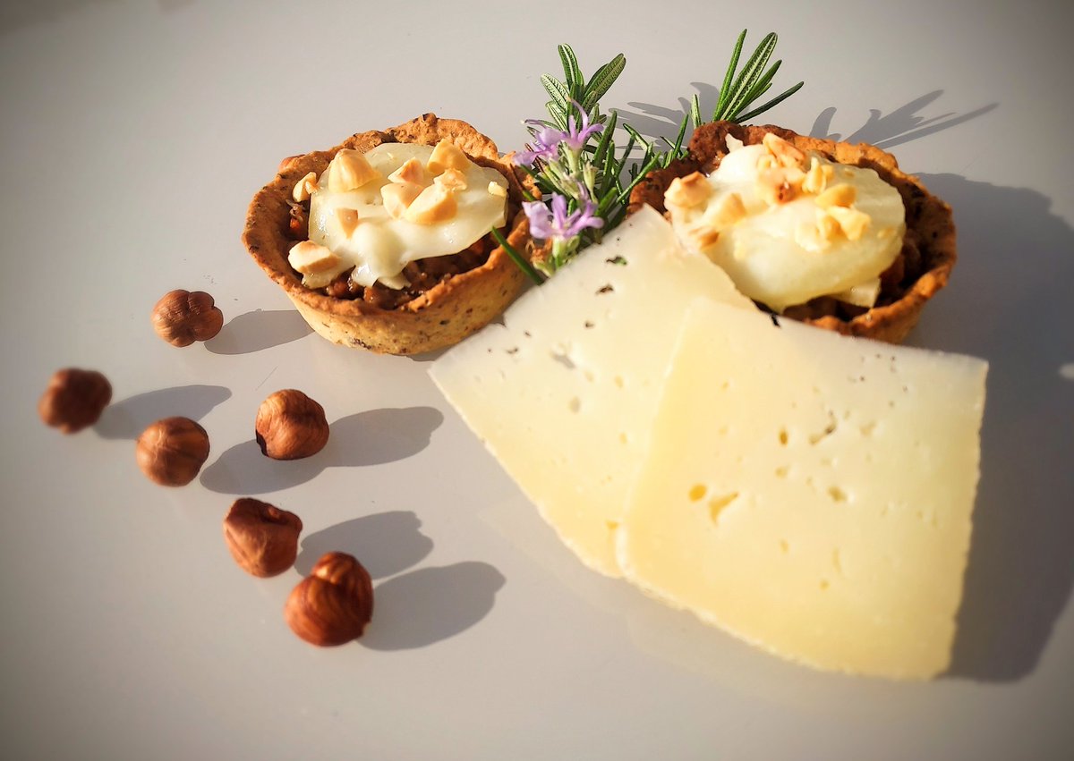 elcamagrocblau's tweet image. Us puc explicar com són de tremendos els #formatges de #CaminsdelNord, del #Penedès. I també com seran els tastets del 14/12 al @El_Mini75 de #Cubelles.
Us en deixo una foto, que potser val més que mil paraules... però no és el mateix.😎

Amb reserva!

#SomGastronomia #CRGM2025