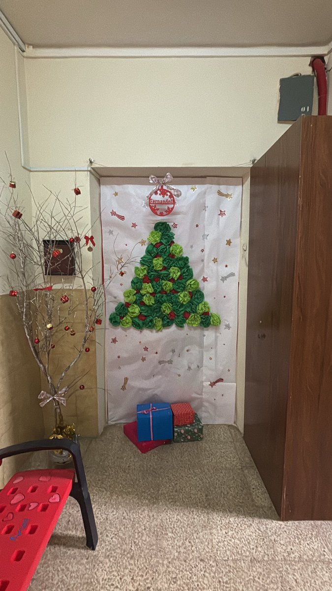 Nuestro #arboldenavidad está listo. <a href="/cfiebenavente/">cfiebenavente</a> <a href="/educacyl/">Educación JCyL</a>