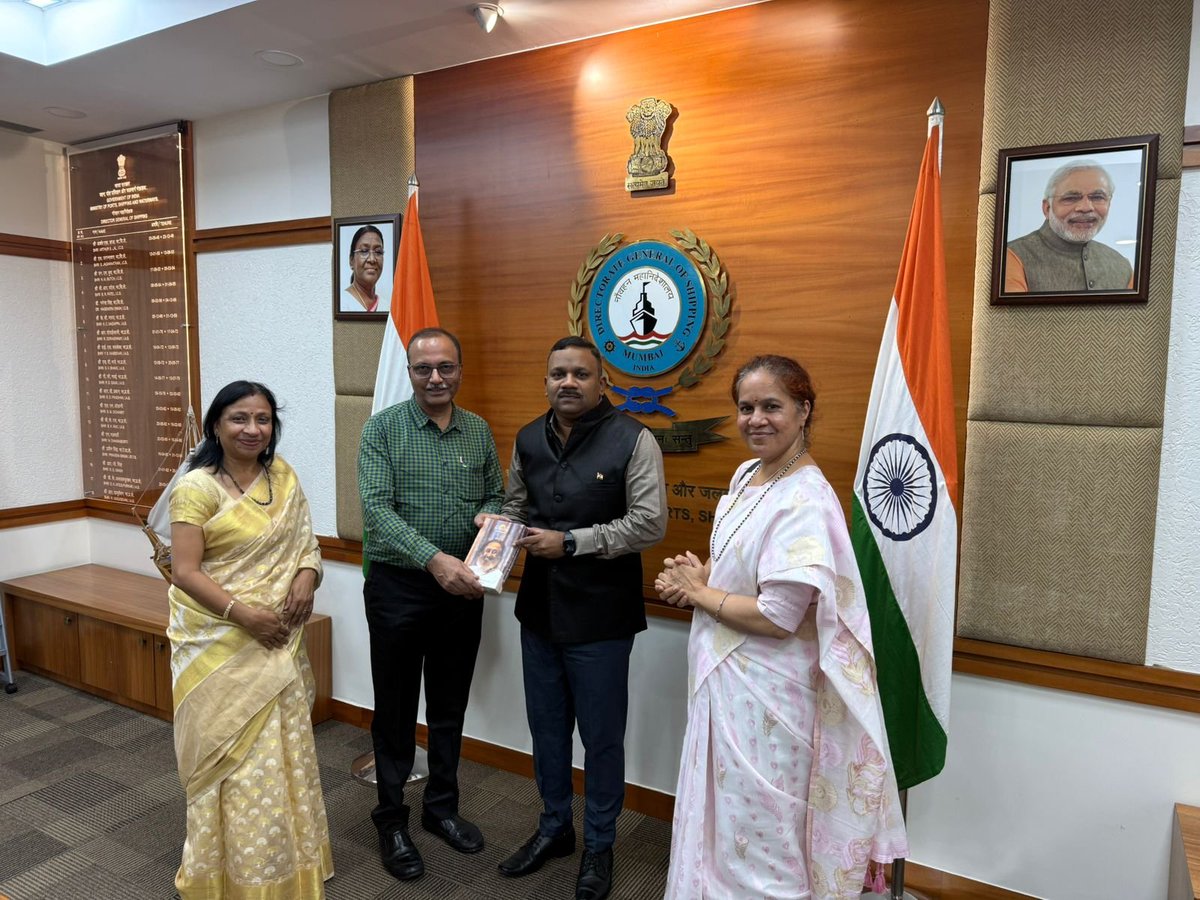 dgshipping_IN's tweet photo. ๐ As part of the Sagar Mein Yog initiative, Art of Living Yog Gurus visited DGS today! ๐งโโ๏ธโ
They pledged support, shared transformative ideas, and volunteered for the Task Force to advance Complete Wellness at Sea. ๐ฟ๐
#SagarMeinYog #WellnessAtSea #MaritimeHealth https://t.co/ijhb39lwQ6