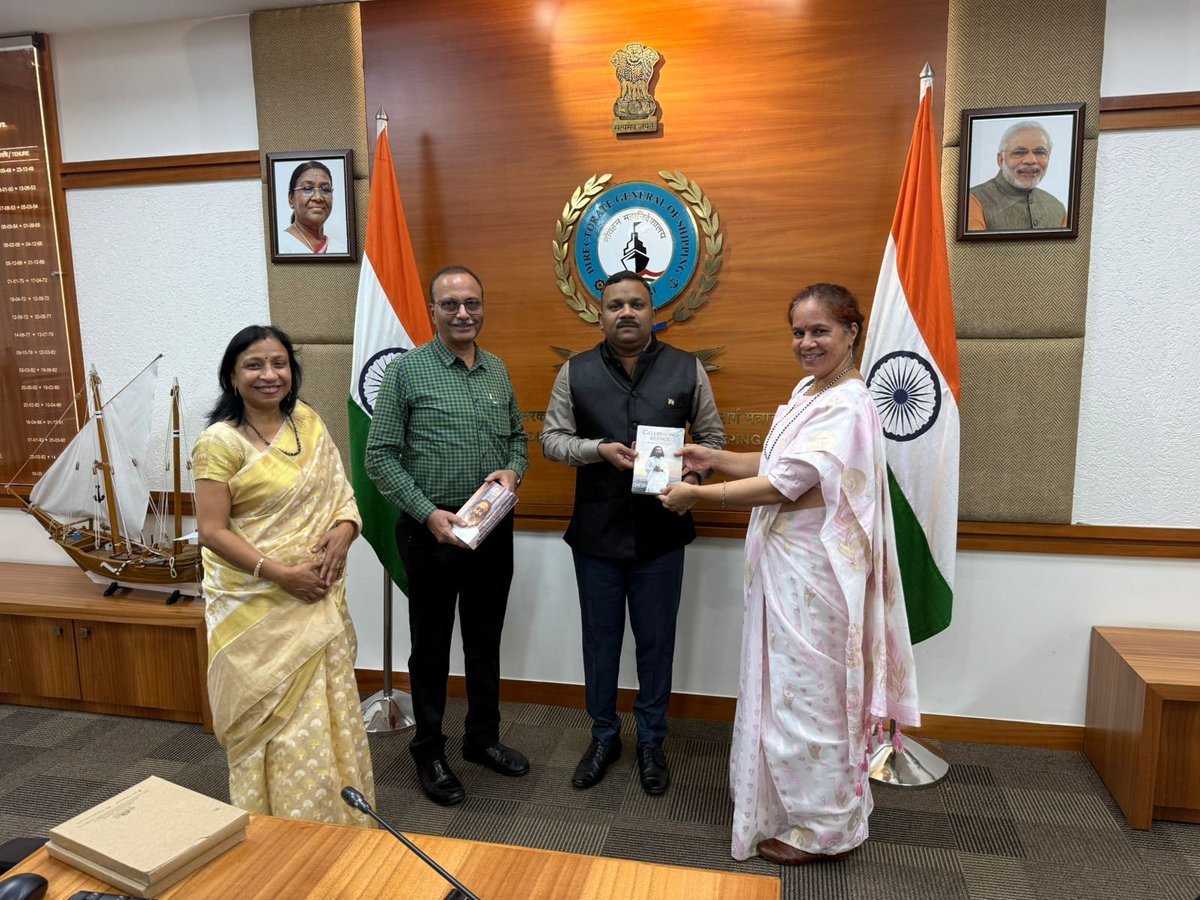 dgshipping_IN's tweet photo. ๐ As part of the Sagar Mein Yog initiative, Art of Living Yog Gurus visited DGS today! ๐งโโ๏ธโ
They pledged support, shared transformative ideas, and volunteered for the Task Force to advance Complete Wellness at Sea. ๐ฟ๐
#SagarMeinYog #WellnessAtSea #MaritimeHealth https://t.co/ijhb39lwQ6