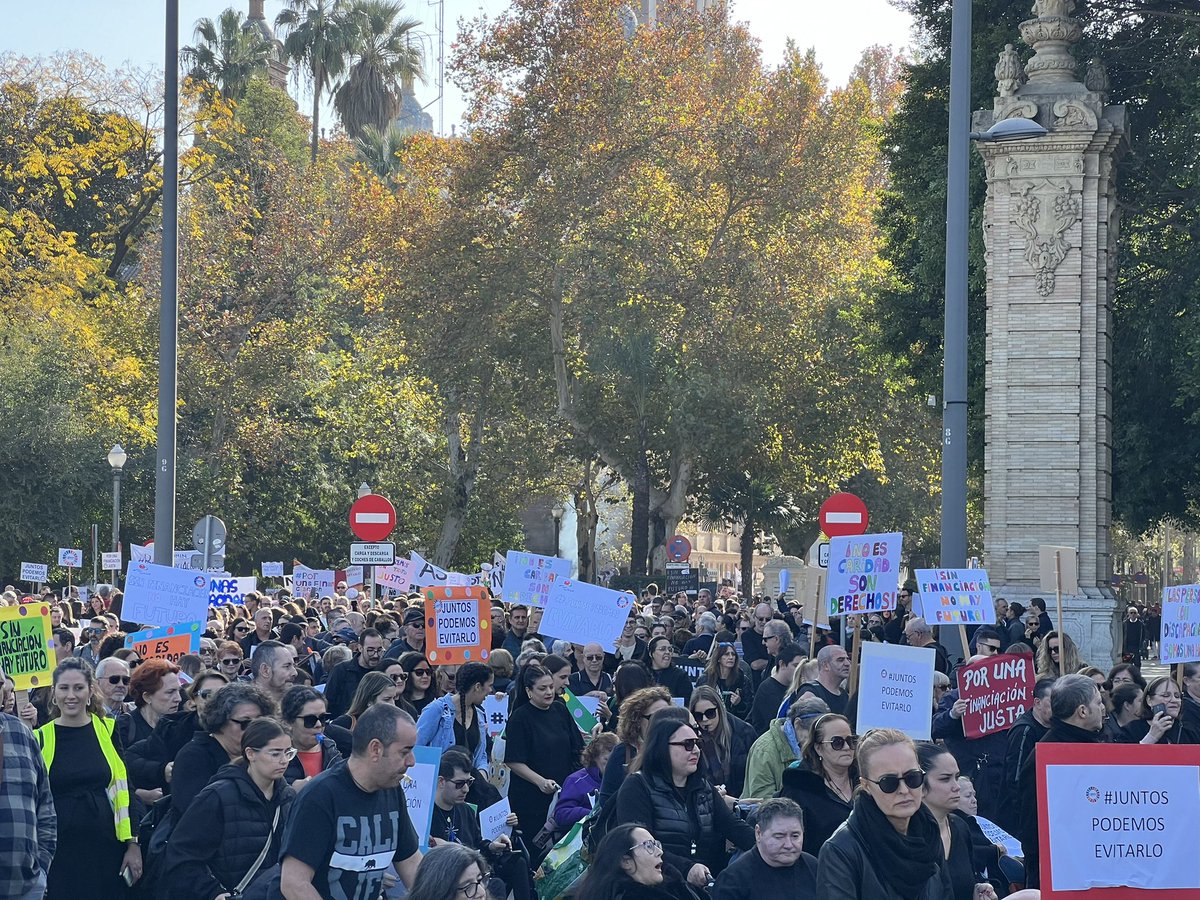 Gracias a todos.

Finalizamos en San Telmo, pero la lucha sigue.

💪 Pedimos a las administraciones que respondan a esta realidad con acciones concretas. #JuntosPodemosEvitarlo