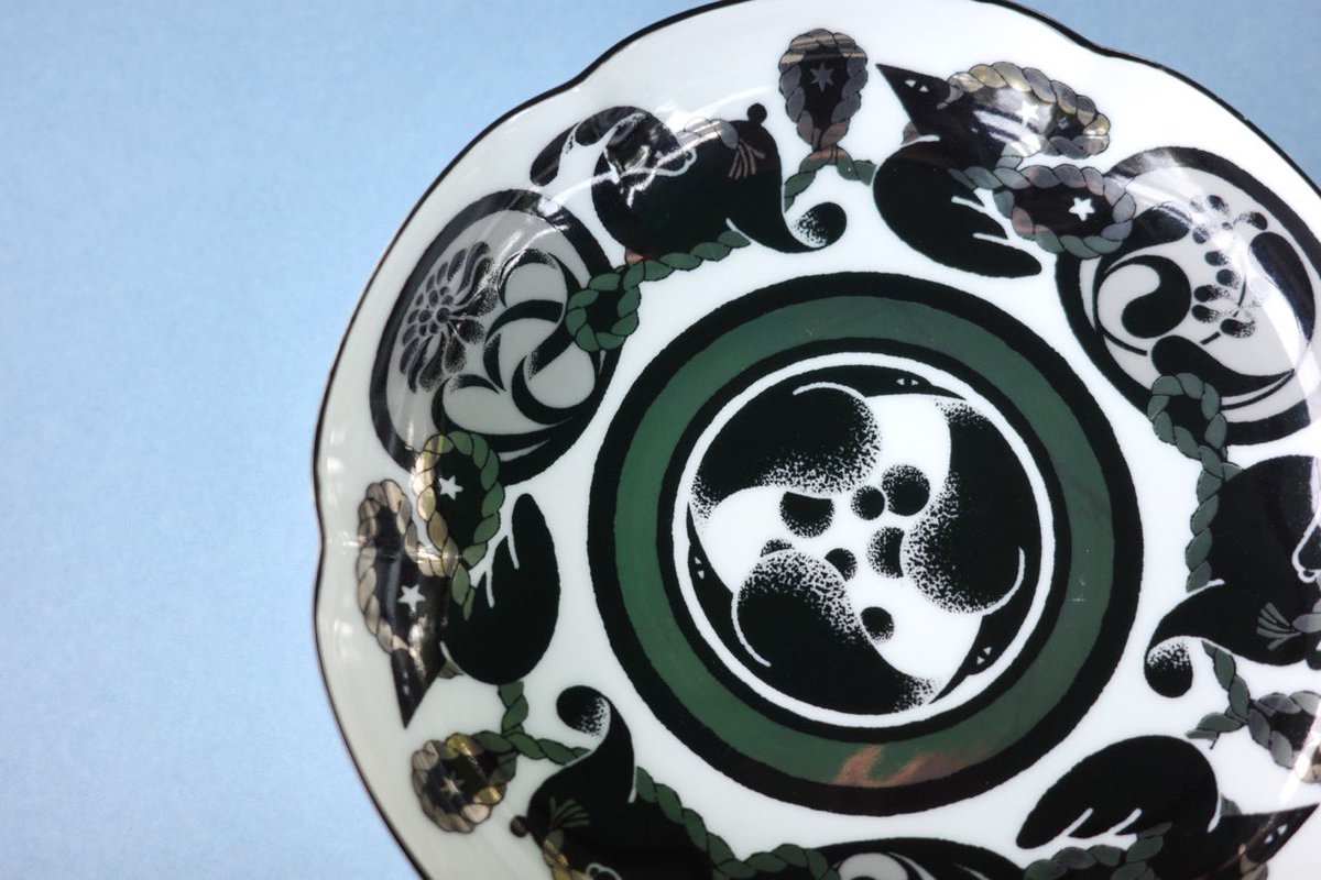 【有田焼オンライン販売のお知らせ】

12/5(木)10:00〜より有田焼のオンライン予約販売を行います！
お届け予定はお皿ができ次第、春頃の予定です。
お届けまでお時間いただきますが、確実に購入いただけるように準備していますので、楽しみにお待ちください🍽️

販売サイトは改めてお知らせします！