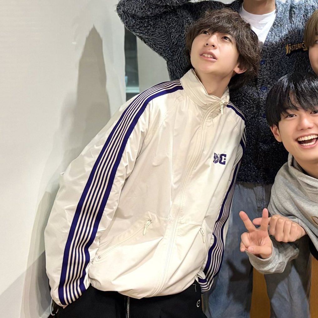 shuniishu's tweet photo. 蓮王1人でいちれおポーズしてる https://t.co/tLZIupMbZv