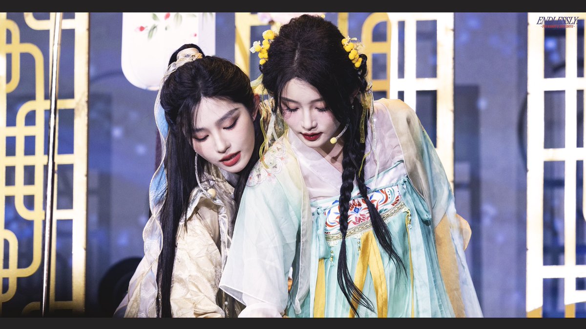 endlessly_sqhy's tweet photo. 241130 SQHY TOUR in SHANGHAI

#SNH48 #王奕 #周诗雨 #诗情画奕 #WANGYI #ZHOUSHIYU #SQHY  

i’ve entrusted my future to you. (1) https://t.co/eT9n1qklGq