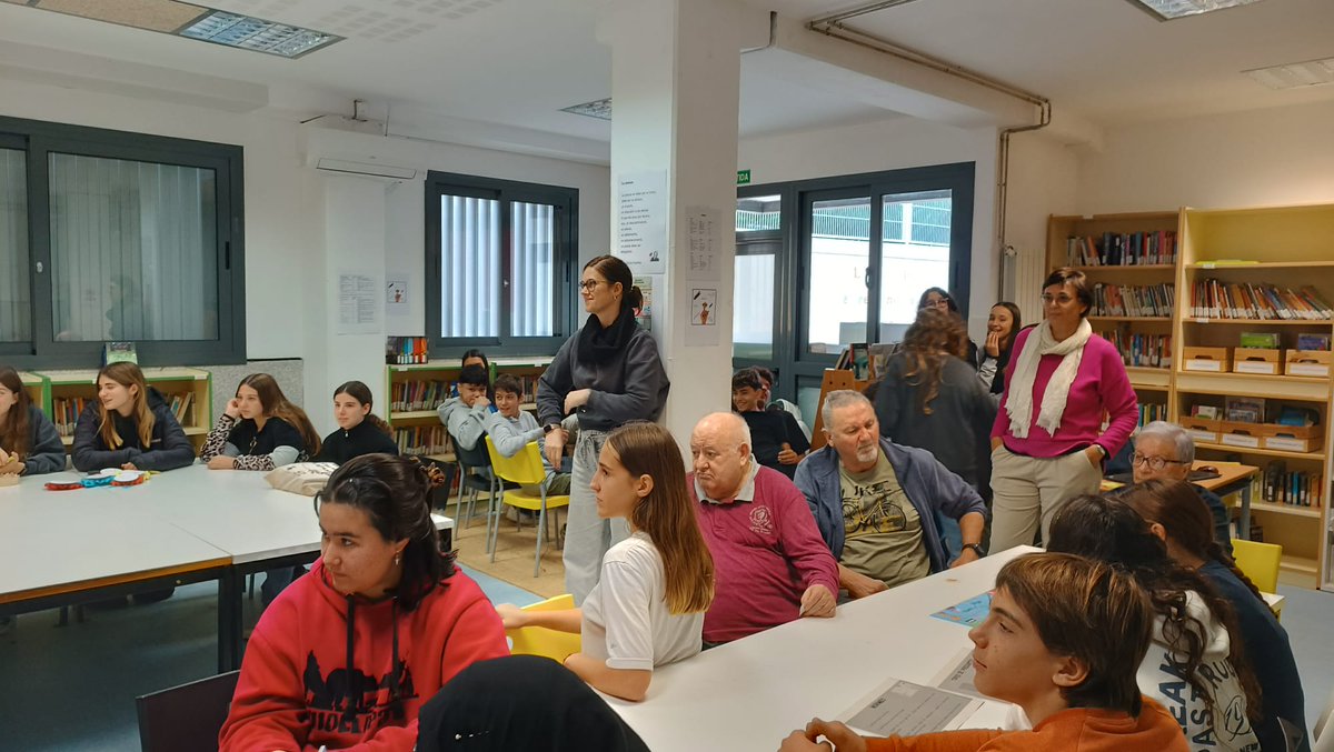 Avui a l'ABP SAL de 2nESO hem rebut els avis i àvies de la residència Can Sauleda per intercanviar experiències entre generacions! 😀😊 Molt interessant i gratificant! 💪😍 #ABP #projectes #generacions #experiències