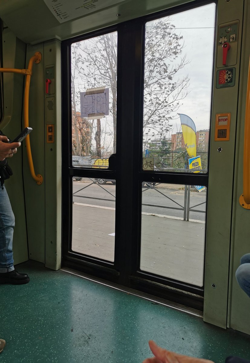 ant_garof's tweet photo. Stamattina ho preso il #tram8 #atac Mi aspettavo che avessero approfittato dei mesi di stop per fare almeno una pulizia radicale delle vetture. Invece sporco "incozzito" sotto i sedili e anche una porta guasta (in foto la 9218) @MercurioPsi @romatoday @diarioromano @TUTraP_APS https://t.co/XxaDCvPUIa
