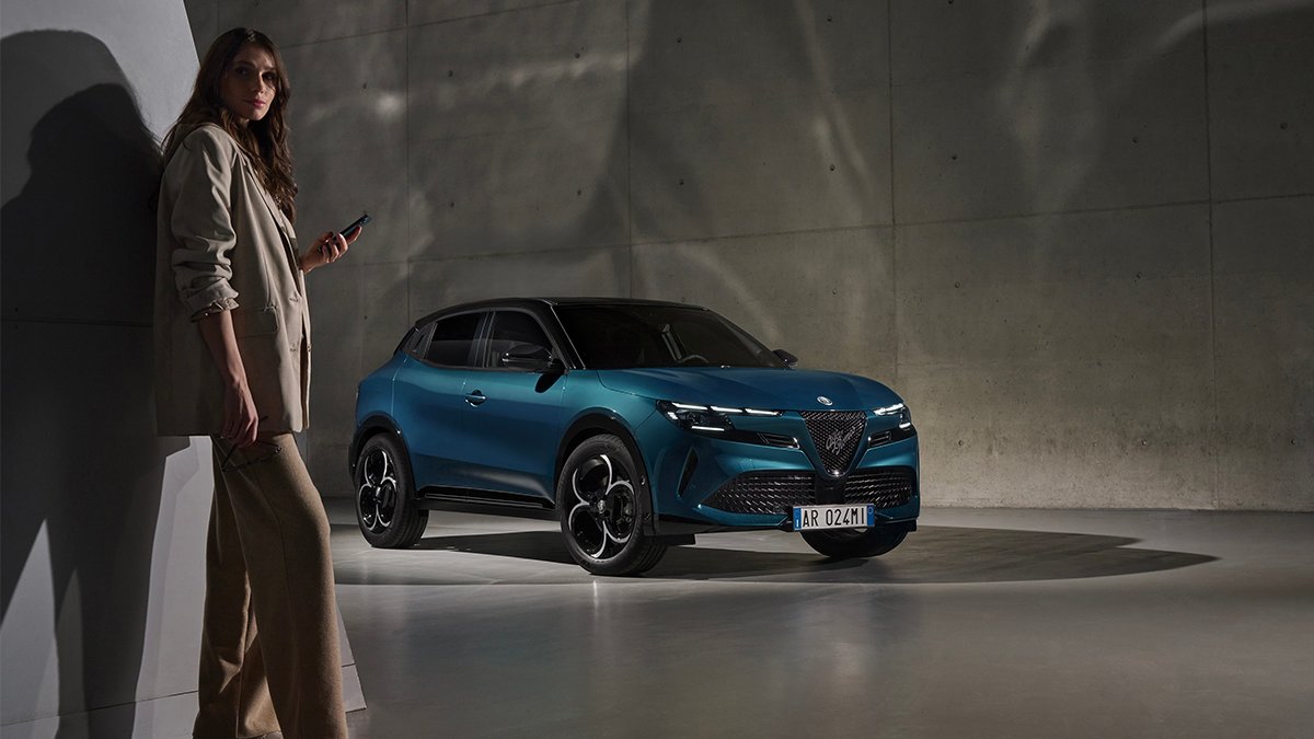 AlfaRomeo_Fra's tweet photo. Un concentré de sportivité, de technologies et de confort. La nouvelle Alfa Romeo Junior Ibrida est prête à prendre la route.
👉 https://t.co/oDGyos7TV8
#AlfaRomeo #JuniorIbrida
Pensez à covoiturer #SeDéplacerMoinsPolluer https://t.co/QRmq08FoFT
