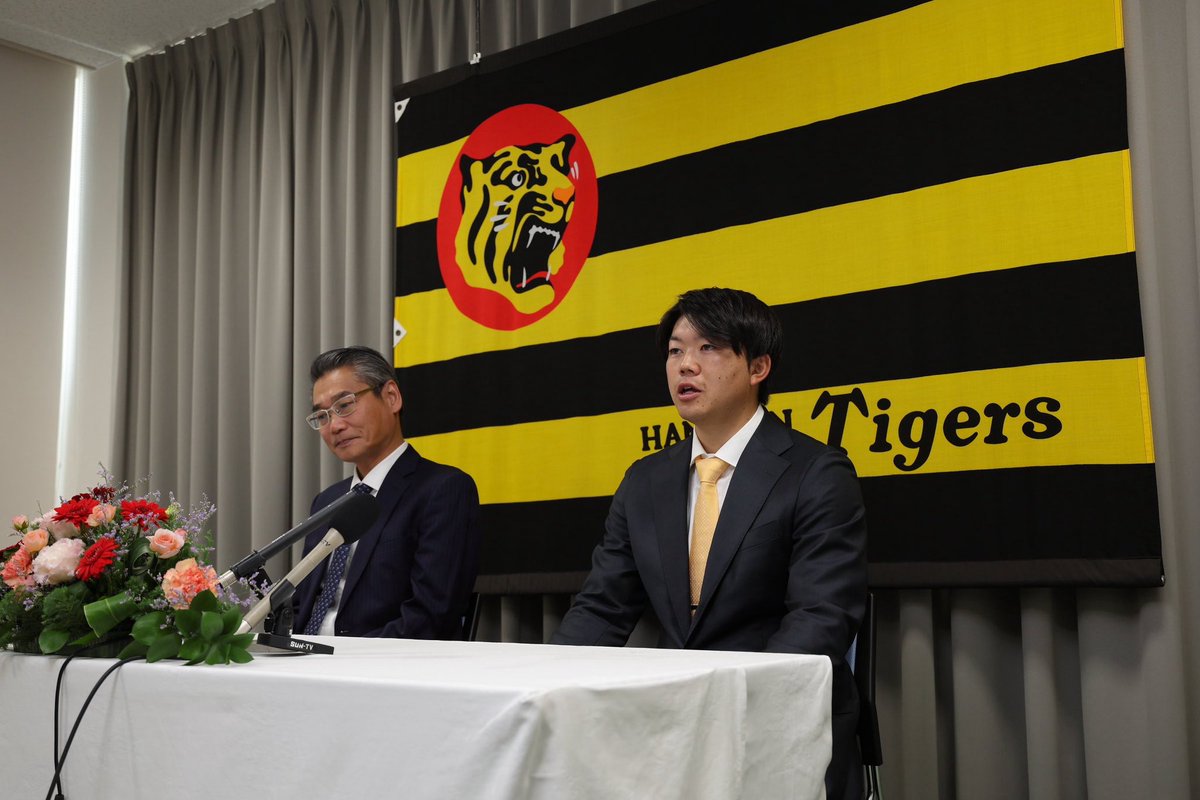 37taishi's tweet photo. ご報告になります。
本日報道にもありました通り、来シーズンから阪神タイガースでプレーをさせていただく事になりました。

もう一度野球が出来る喜びを感じながらプレーしたいと思います。

タイガースファンの皆様、温かいご声援をよろしくお願いいたします！

#阪神タイガース
#55 https://t.co/RNJMHMzoHJ