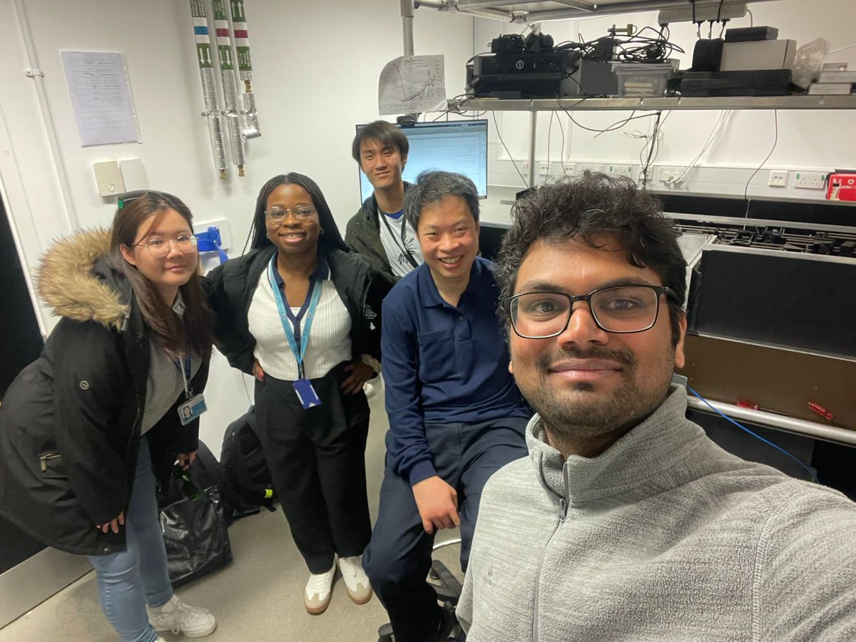 JoyceGroup_'s tweet image. Yesterday, we were delighted to give a tour around our Terahertz lab to Prof. Withawat Withayachumnankul from the University of Adelaide. Thank you to @THzCambridge group for hosting his talk in the morning.
#THzDoesItBetter
@Steph_Adeyemo, @Aldric_Goh and @Yuxuan0005