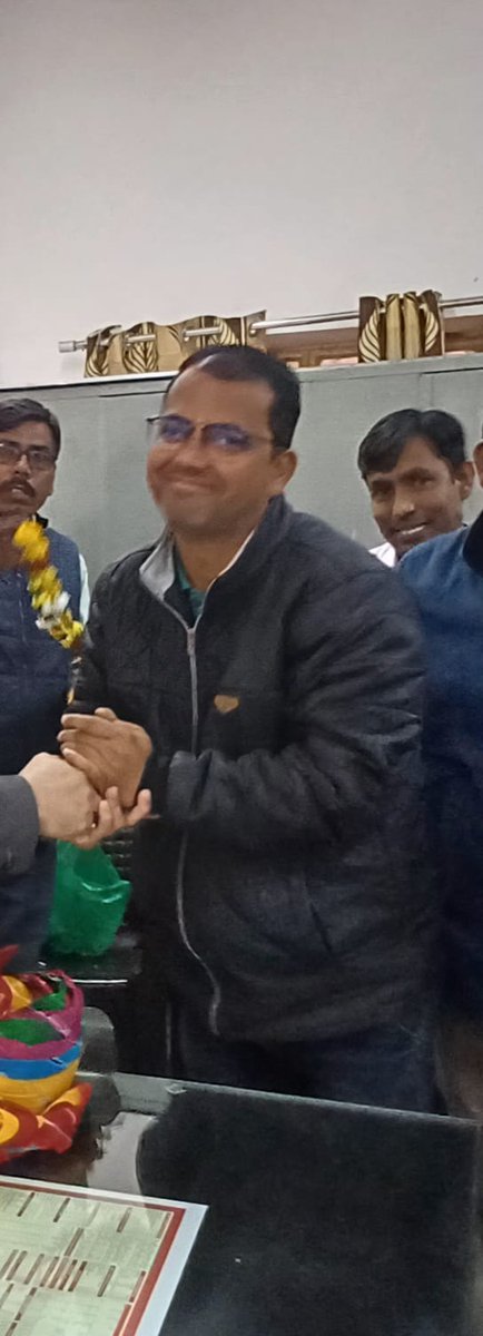 AadiwashiTatu's tweet photo. बाली के उप जिला अस्पताल में कार्यरत संविदा मशीन विथ मैन(कंप्यूटर ऑपरेटर) ने की आत्महत्या की 

 मानसिक तनाव के चलते परेशान था संविदाकर्मी राजेंद्र बैरवा
#र���जेंद्र_बैरवा
@1stIndiaNews https://t.co/PnYX4ld3bh