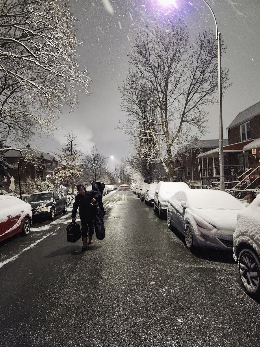 Outerthere's tweet photo. Remember that feeling your first time? And it was snowing at the same time?!

That’s how it was all last season! It was enough to make you forget that you were on the east coast - almost 😄

Check out the full album for the 2023-2024 snow season at https://t.co/dvGCu4yNdU https://t.co/u7Fq7zY9dP