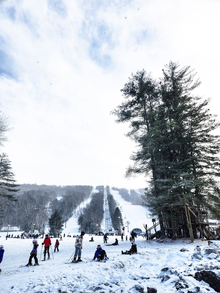 Outerthere's tweet photo. Remember that feeling your first time? And it was snowing at the same time?!

That’s how it was all last season! It was enough to make you forget that you were on the east coast - almost 😄

Check out the full album for the 2023-2024 snow season at https://t.co/dvGCu4yNdU https://t.co/u7Fq7zY9dP