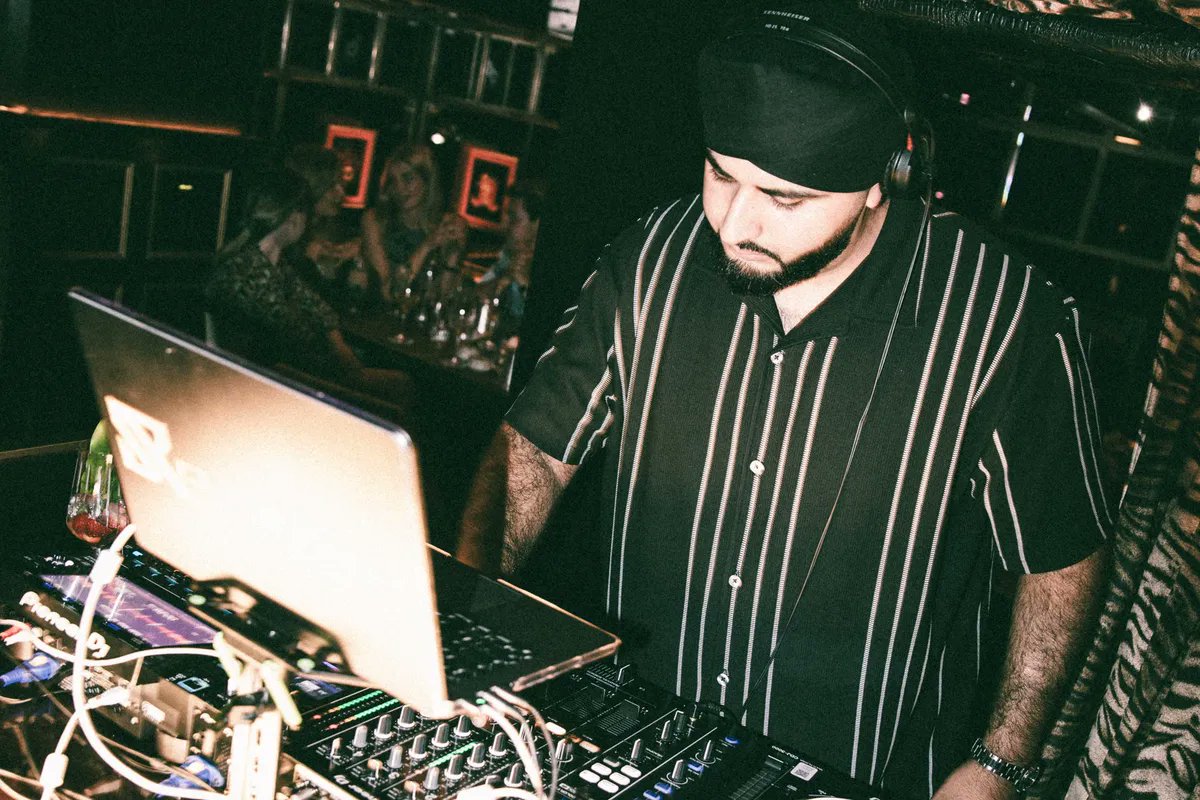ZSchneeweiss's tweet photo. As nightclubs wane, London restaurants invite DJs to the dining room https://t.co/QDB8RGWHtj via @estapley https://t.co/ZHRx5x0fBy
