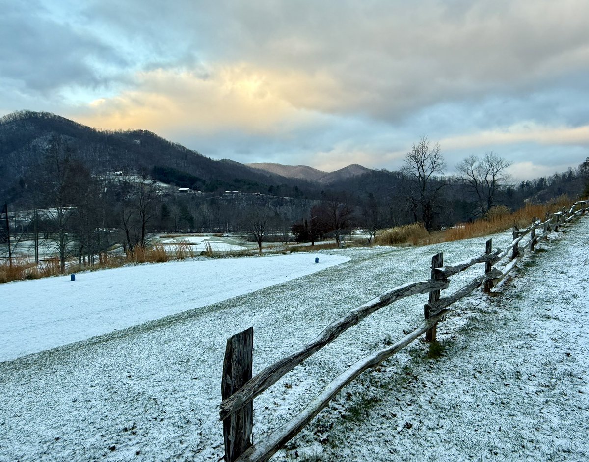jeremyboone's tweet image. No golf today.  A balmy 18°.