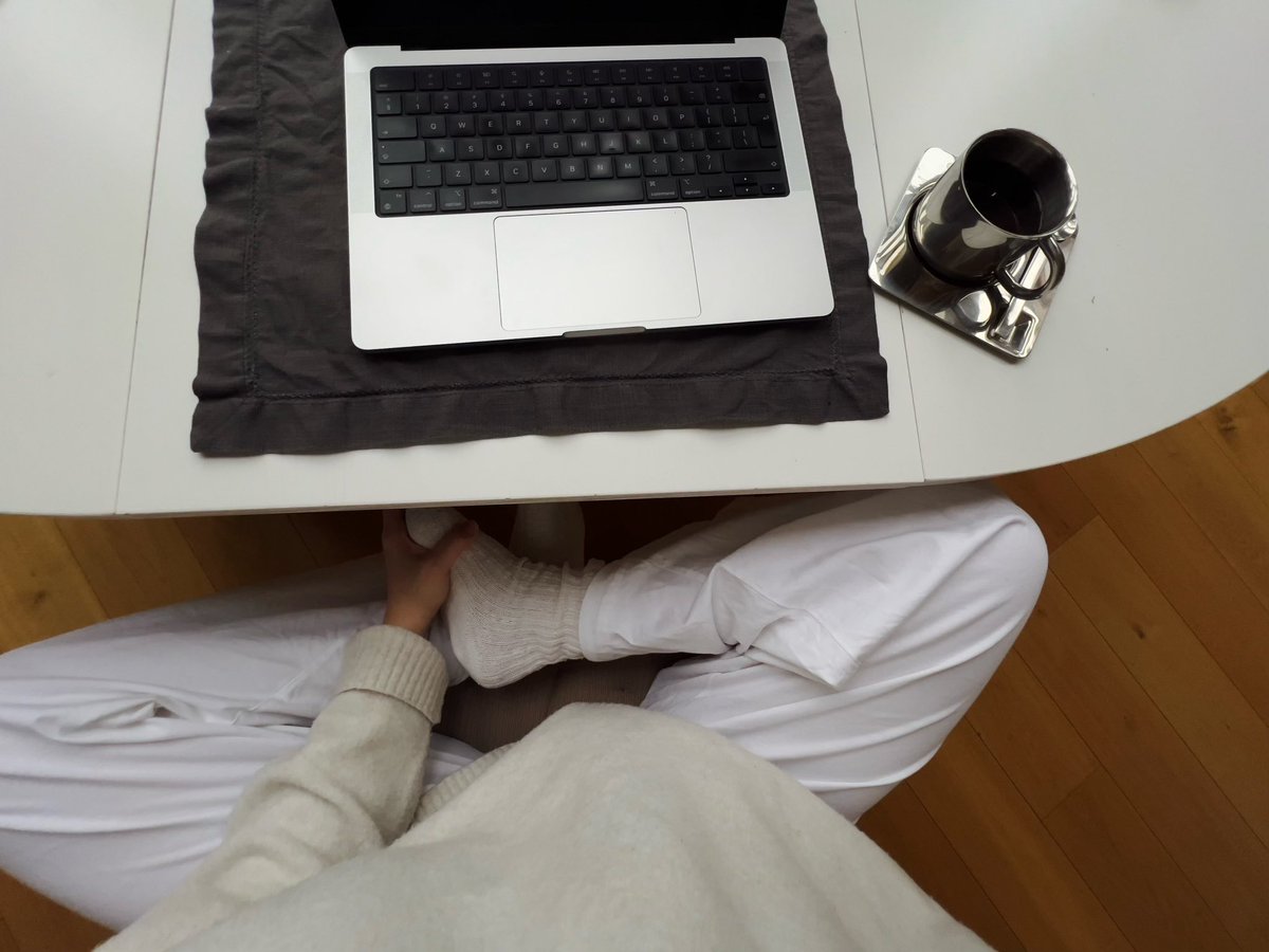 Romanticizing workday on a rainy morning