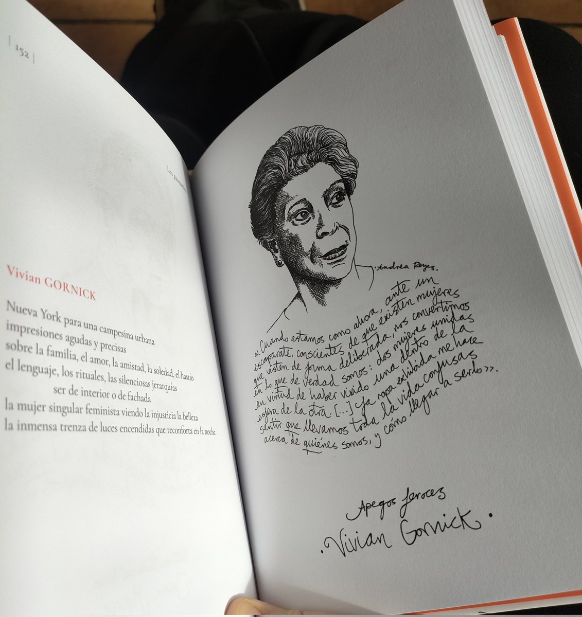 Yo ya estaba prendada de este libro de la fabulosa <a href="/AudreyRdP/">𝑨𝒏𝒅𝒓𝒆𝒂 𝑹𝒆𝒚𝒆𝒔</a>, pero es que menudo flechazo abrirlo por una página al azar y ver a la Gornick... ¡Ay! 💘

<a href="/EdImpedimenta/">Impedimenta</a> siempre enamorándome con sus ediciones exquisitas...