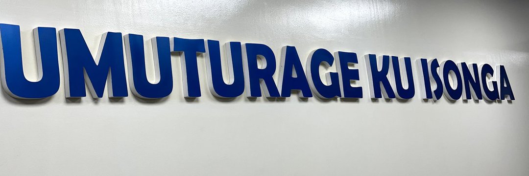 AGARwanda1's tweet photo. Umuyobozi w'Umurenge wa @RubavuSector @harblaise afunguye inama anaha ikaze impuzamirya ya #ProffemmeTweseHamwe binyuze mumushinga wa #VEBE uyumushinga ukaba ukorera mumirenge 7 , rubavu , rugerero,nyundo, cyanzarwe,kanama, nyakiliba yo muri @RubavuDistrict https://t.co/3e47BPWAih