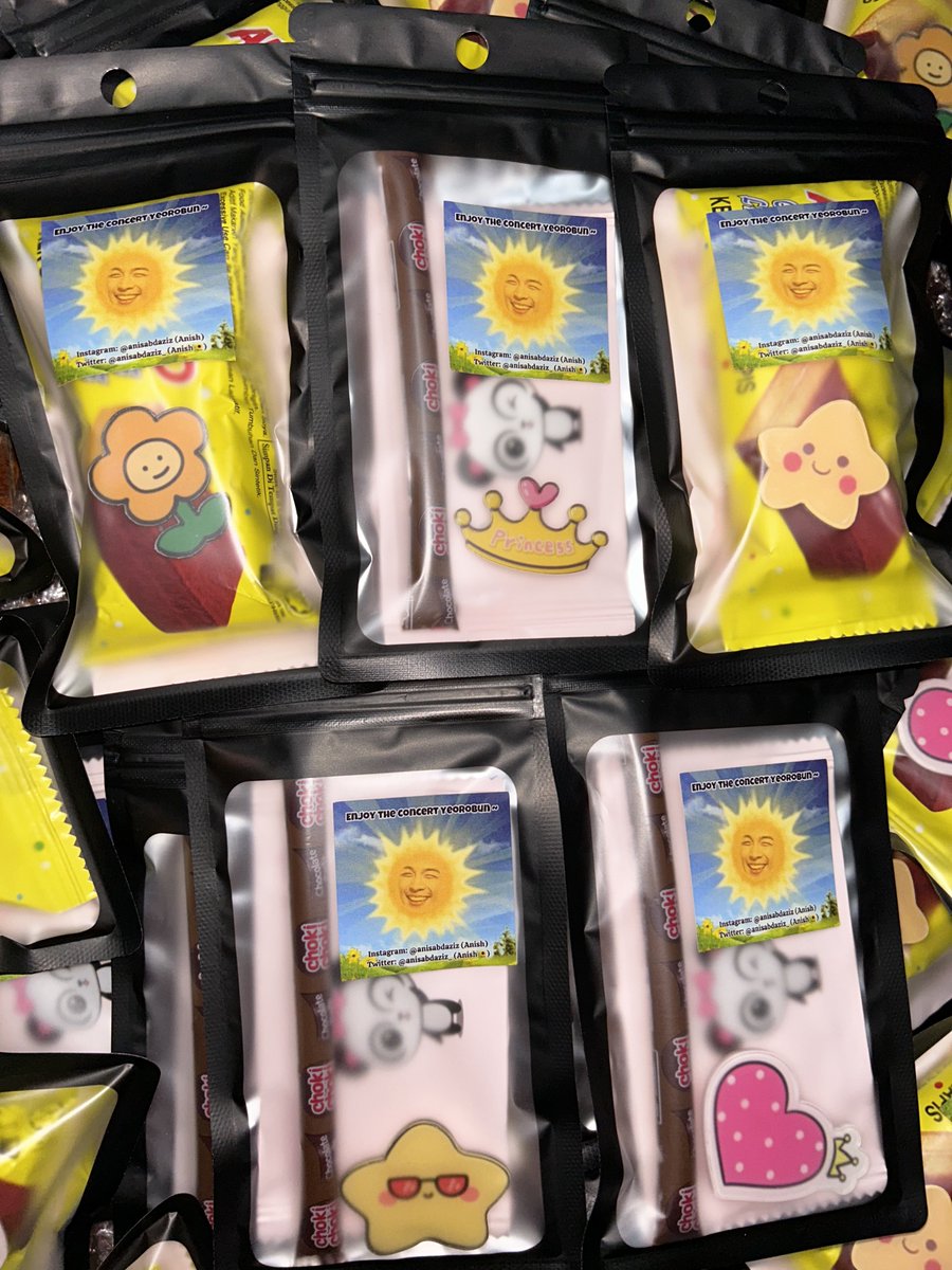 anisabdaziz_'s tweet photo. Yeorobunnn ~

I’ve prepared some freebies for Taeyang in Kuala Lumpur 👑🌻⭐️ #TAEYANGinMY #TAEYANGinKL

📍 Axiata Arena
📝 7.12.2024

How to claim:
🌞 RT and Like this tweet
🌞 Find me and show this tweet
🌞 Sing “yeorobunnn~” 🤣

Limited quantity. See you guys soon! 💛 https://t.co/CRkeONNrj0