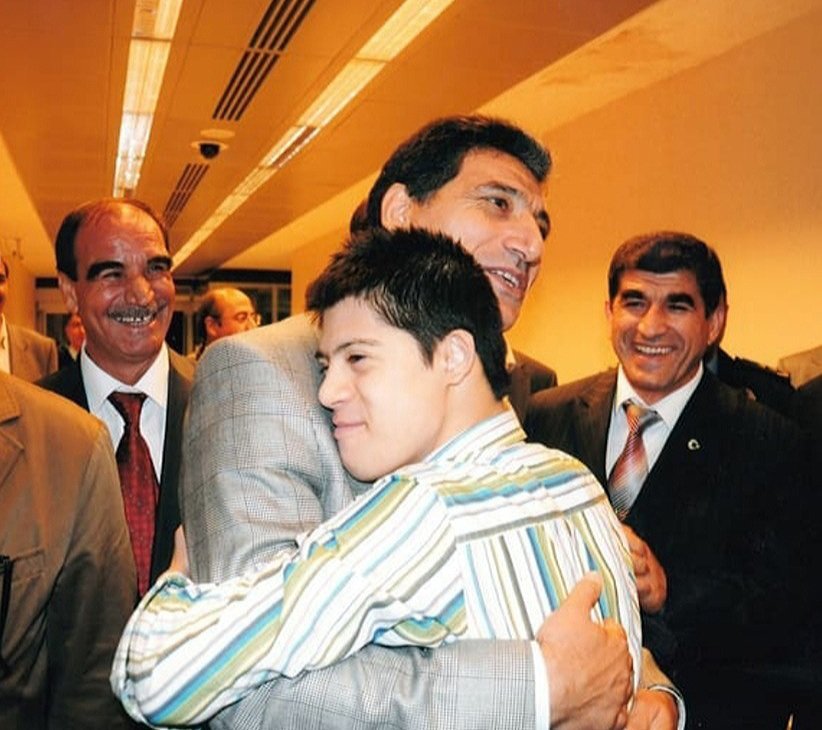 #3AralıkDünyaEngellilerGünü kutlu olsun.

El ele verip tüm engelleri teker teker aşalım; sevgiyle kucaklaşalım.

Engelsiz bir Türkiye, engelsiz bir dünya hedefine hep birlikte ulaşalım.

Sevgi varsa, engel yoktur.