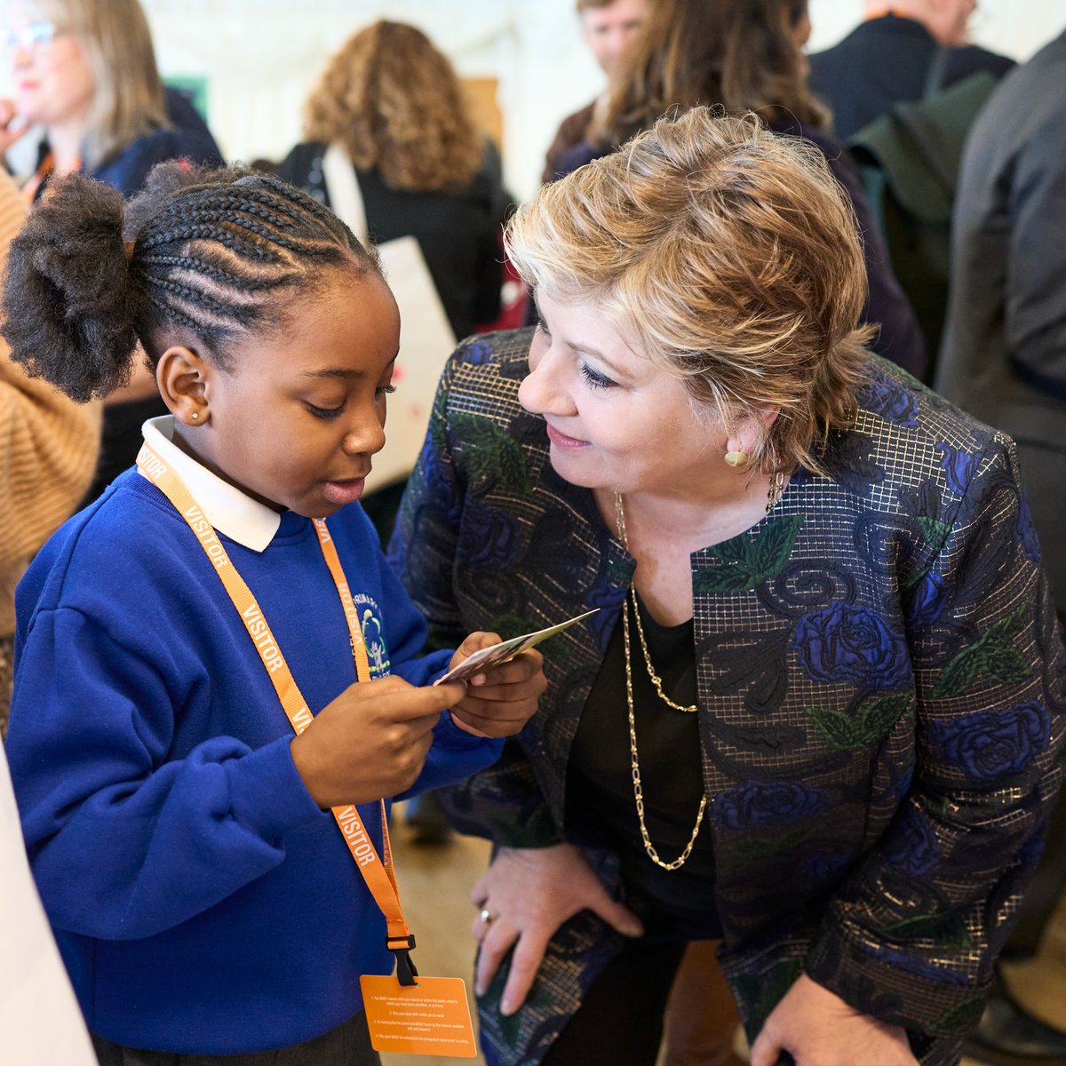 Literacy_Trust's tweet image. Right now, 1 in 7  state primary schools don't have a library. 
Last week, 40 parliamentarians came to our #LibrariesForPrimaries drop-in with @PenguinUKBooks, beloved children's authors and pupil librarians to hear why every child has a right to read.