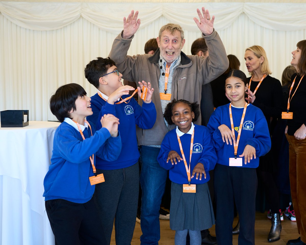 Literacy_Trust's tweet image. Right now, 1 in 7  state primary schools don't have a library. 
Last week, 40 parliamentarians came to our #LibrariesForPrimaries drop-in with @PenguinUKBooks, beloved children's authors and pupil librarians to hear why every child has a right to read.