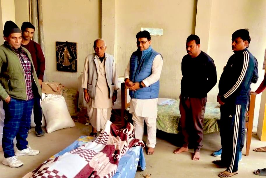 ManjeetJDUbihar's tweet photo. रेवतिथ निवासी ओमप्रकाश प्रसाद जी की आकस्मिक निधन की दुखद सूचना प्राप्त हुई।

सूचना मिलते ही शोकाकुल परिजनों के बीच उपस्थित हो दुःख साझा किया । ईश्वर परिजनों को ये दुःख सहने की शक्ति प्रदान करे एवं दिवंगत पुण्यात्मा को शांति प्रदान करें, ॐ शांति.💐 https://t.co/dOupxbWetD