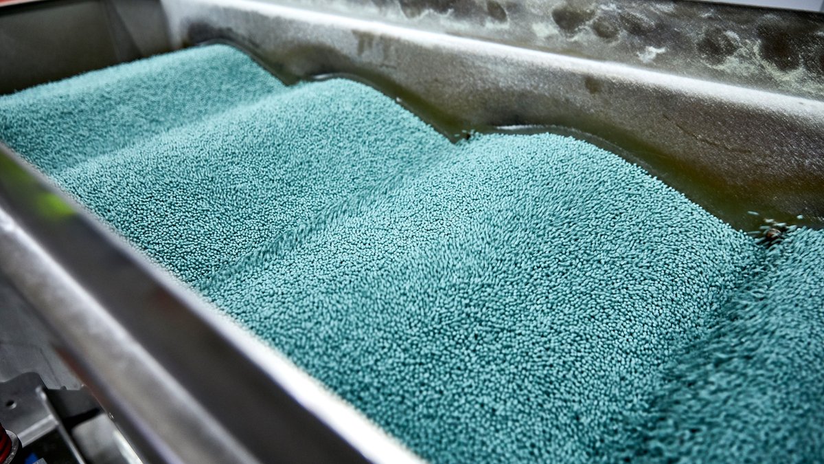 nib's tweet image. Faerch’s commitment to net-zero & circular food packaging = NIB’s mandate to support projects mitigating climate change & enhancing resource efficiency, says André Küüsvek. 🌍 NIB & Faerch sign 10-yr EUR 100M sustainability-linked loan. 🌱♻️ #SustainableFinance #CircularEconomy