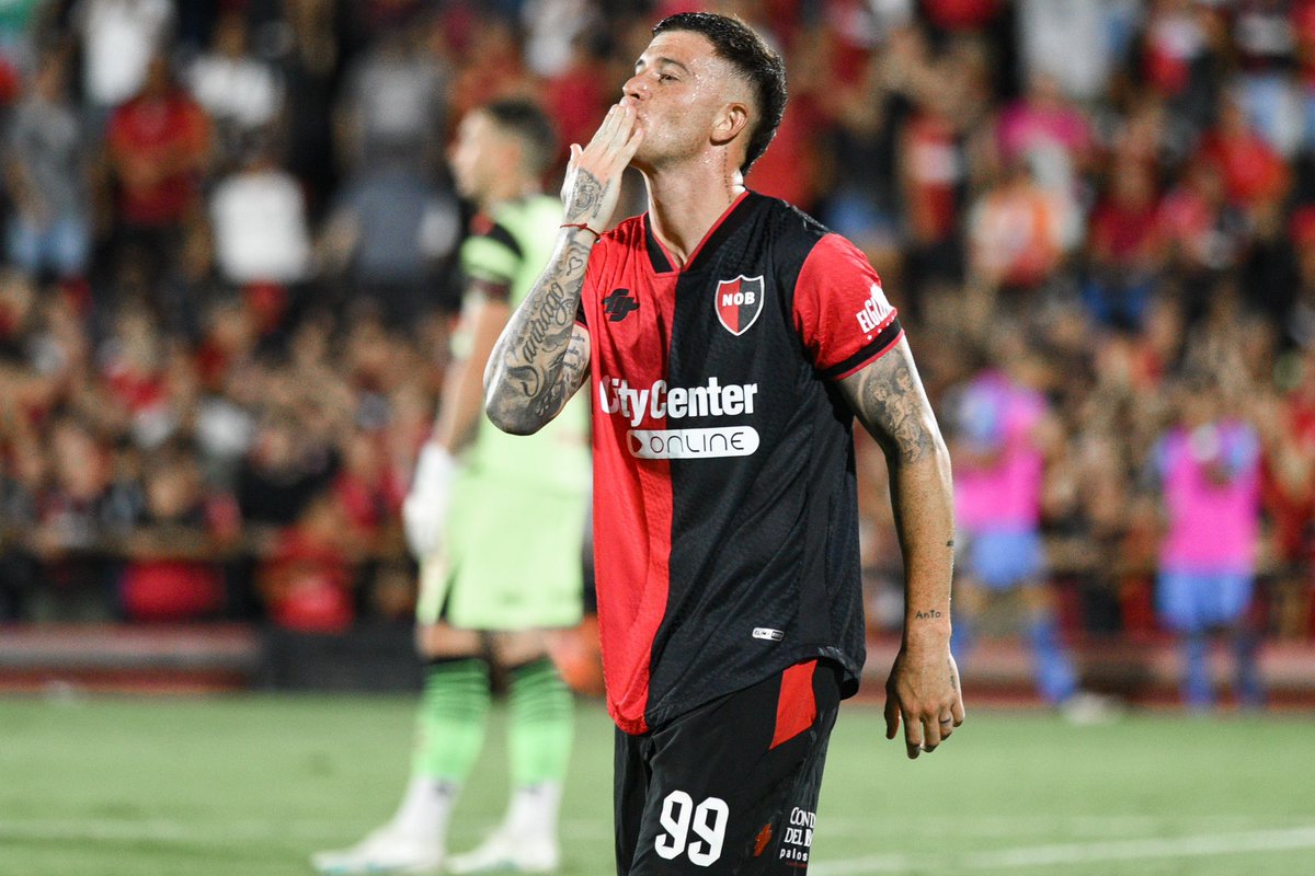 grossoleproso's tweet photo. Es mí debilidad perdonenme,el único jugador que sigo en su barco de todo el plantel 
necesito que se quede https://t.co/2JvybGnGg3