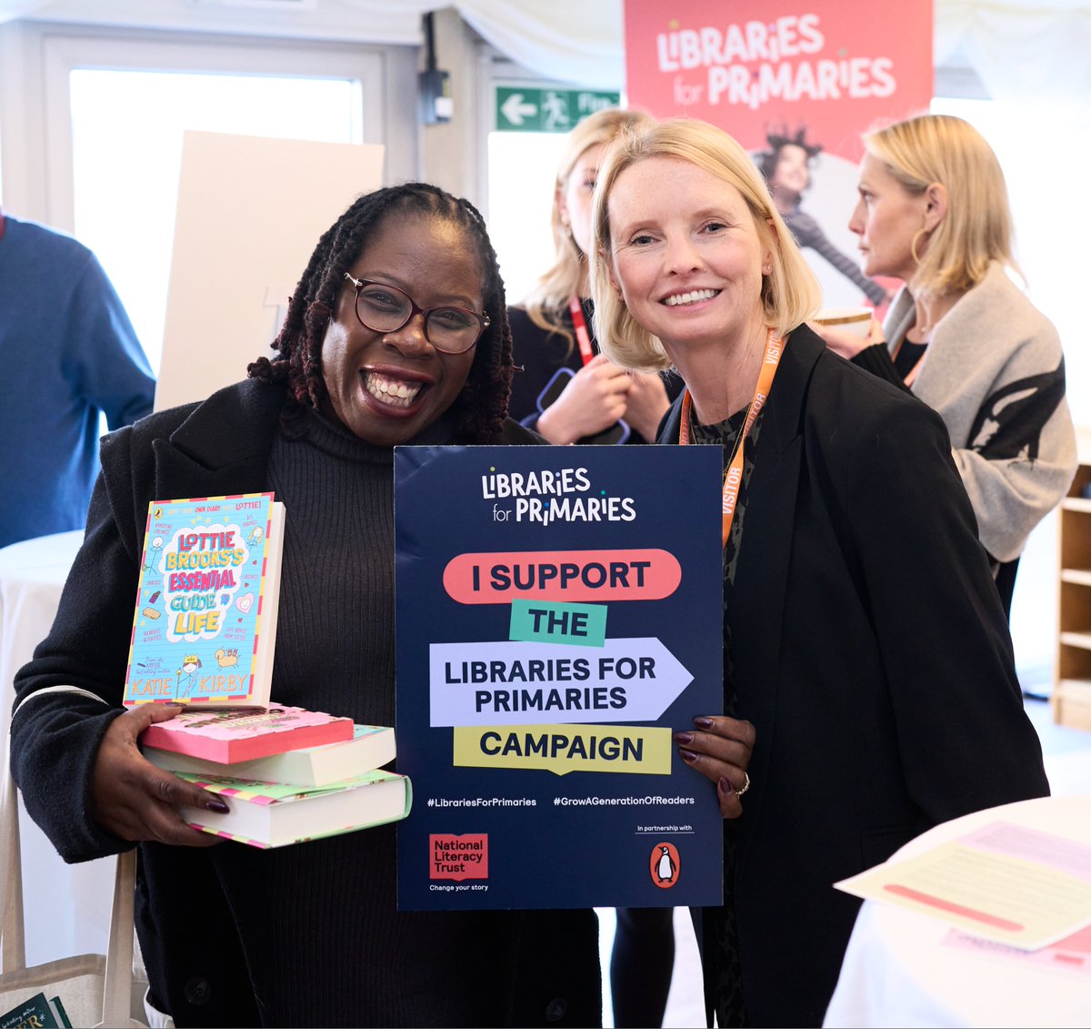 Literacy_Trust's tweet image. Right now, 1 in 7  state primary schools don't have a library. 
Last week, 40 parliamentarians came to our #LibrariesForPrimaries drop-in with @PenguinUKBooks, beloved children's authors and pupil librarians to hear why every child has a right to read.