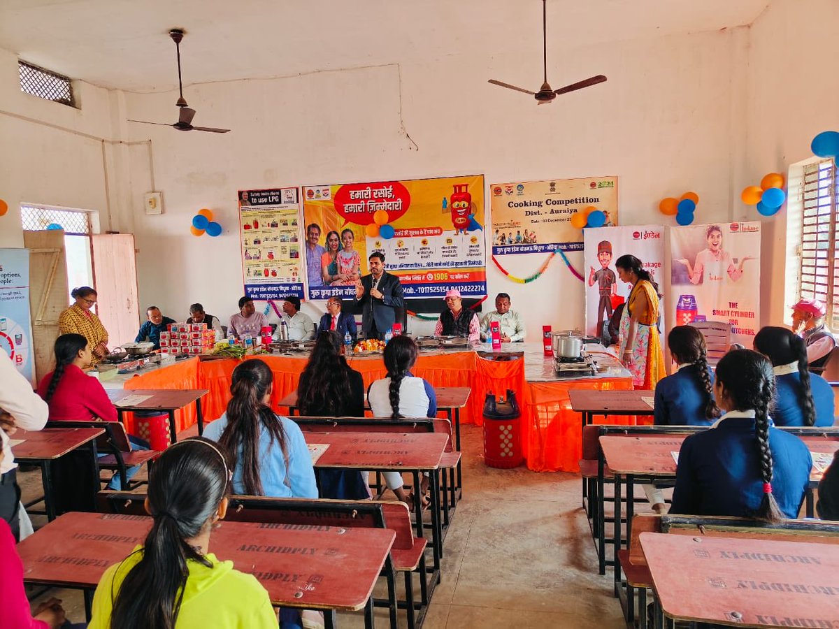 Under #SenseOfDuty Campaign of MoPNG,Cooking Competition conducted <a href="/District/">Gladstone in DC</a> Auraiya
#HamariRasoiHamariJimmedari
Gathering briefed about Do's &amp; Dont's of safely handling LPG along with safety video and pamphlets.
<a href="/ChairmanIOCL/">ChairmanIOC</a> <a href="/DirMktg_iocl/">Director (Marketing), IndianOil</a> <a href="/EDLPGIOCL/">Sailendra K</a> ⁦<a href="/IndianOilcl/">Indian Oil Corp Ltd</a>⁩