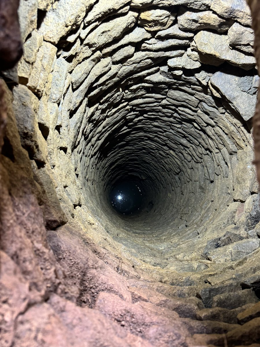 Millrickles's tweet photo. Found an 8 m deep perfectly made well #charlbury https://t.co/tfdLYCnHqW